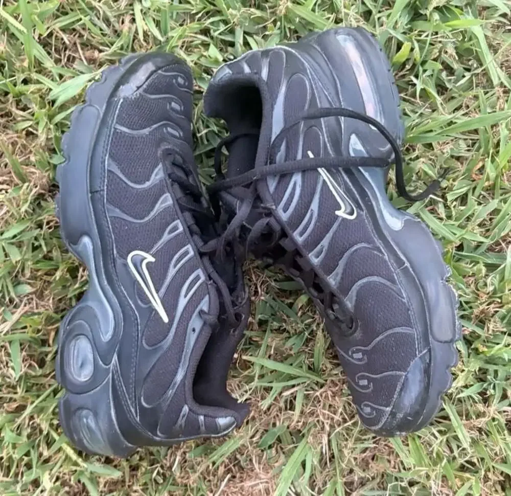 Nike Air Max Plus GS Black Pure Platinum Sneakers 6.5Y